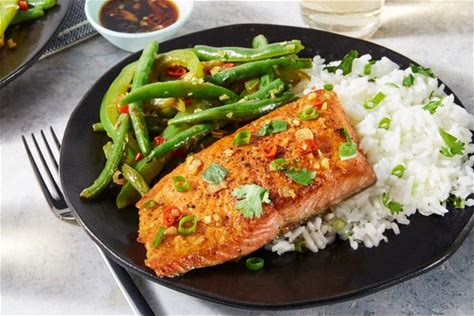 spicy-lemongrass-salmon-with-green-beans-herb-rice image