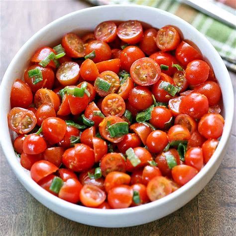 10-minute-tomato-salad image