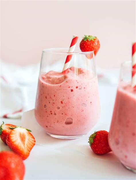 healthy-strawberry-smoothie-4-ingredients-live-eat image
