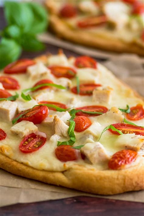 naan-chicken-alfredo-pizza image