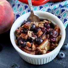 blueberry-peach-crisp-recipe-foodal image