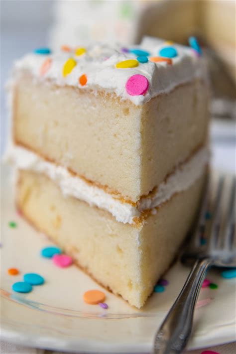 fluffy-moist-gluten-free-white-cake-mamagourmand image