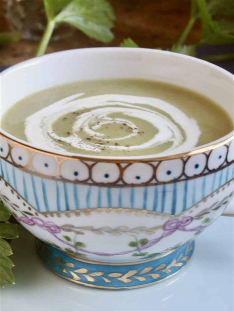 celery-soup-easy-recipe-with-or-without-cream image