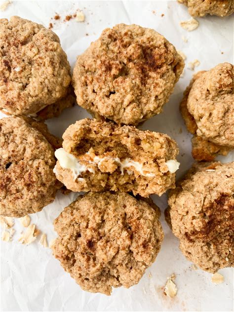 oatmeal-cookie-sandwiches-with-cream-cheese-filling image