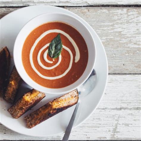 creamy-vegan-tomato-soup-hot-for-food-by-lauren image