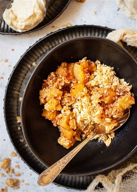 pineapple-crumble-with-cinnamon-and-coconut-little image