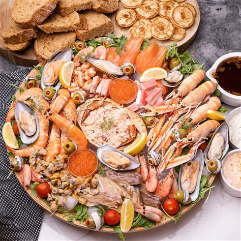 seafood-platter-fruits-de-mer-sharing-food-by image