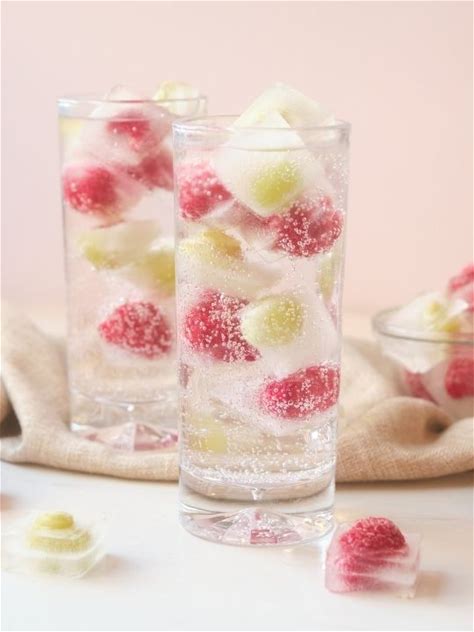 easy-flavored-ice-cubes-natural-deets image