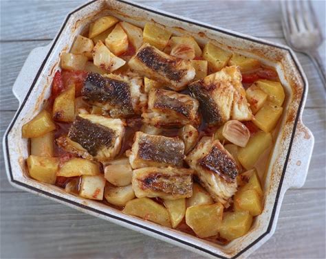 baked-cod-with-tomato-and-potatoes-recipe-food image