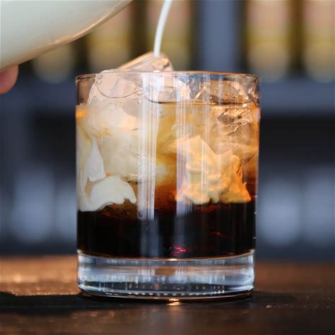 white-russian-drink-recipe-kahla image