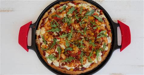 smoky-cajun-style-shrimpn-bacon-pizza-with-crispy image