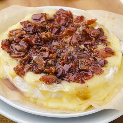 baked-brie-with-maple-syrup-and-bacon-fantabulosity image
