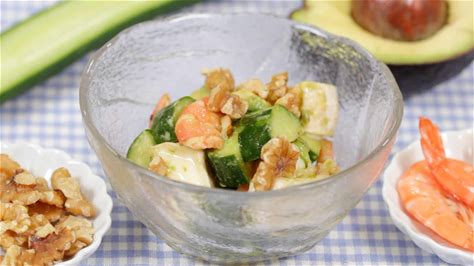 shrimp-avocado-salad-recipe-with-wasabi-soy-based image