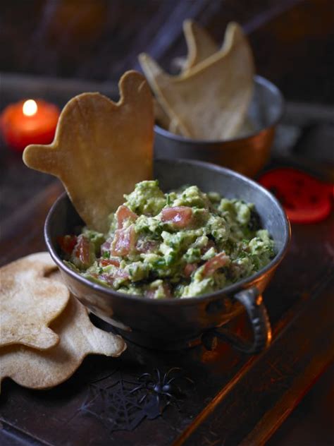 ghostly-halloween-guacamole-in-the-playroom image