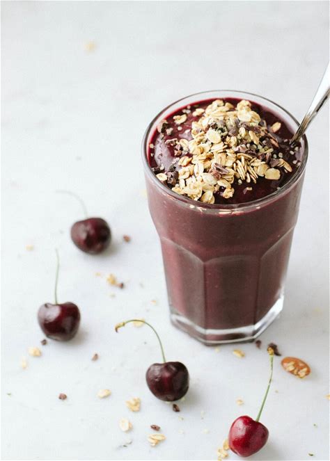 chocolate-cherry-smoothie-the-simple-veganista image