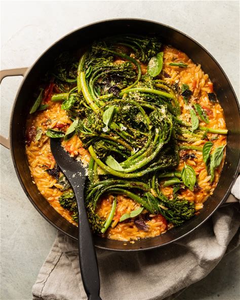 30-minute-tomato-orzo-with-balsamic-broccolini-the image