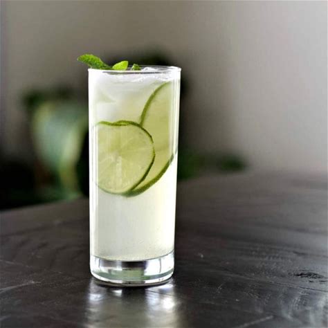 mezcal-cocktail-recipe-with-fresh-lime-and-ginger-beer image