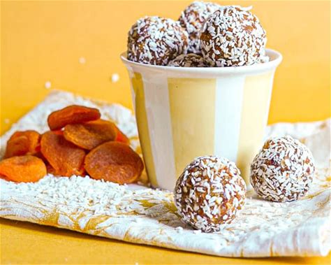 apricot-energy-balls-recipe-the-edgy-veg image