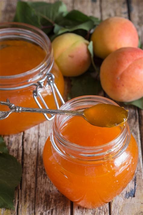 homemade-no-pectin-apricot-jam-recipe-an-italian image