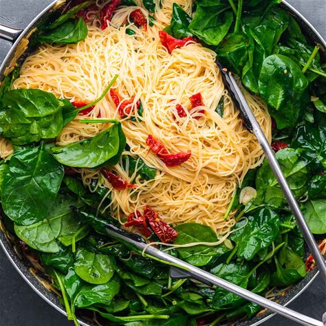 spinach-sun-dried-tomato-pasta-sip-and-feast image