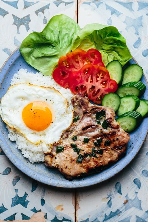vietnamese-broken-rice-with-grilled-lemongrass-pork image