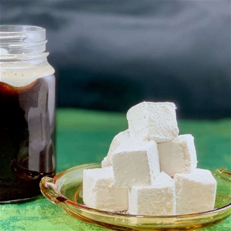 homemade-irish-whiskey-marshmallows-scotch image