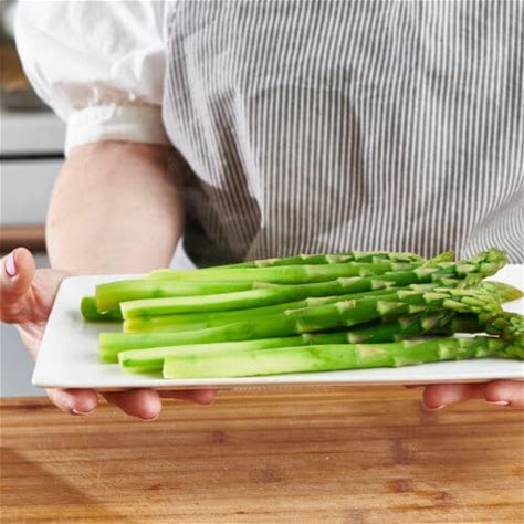 how-to-steam-asparagus-steamed-asparagus image