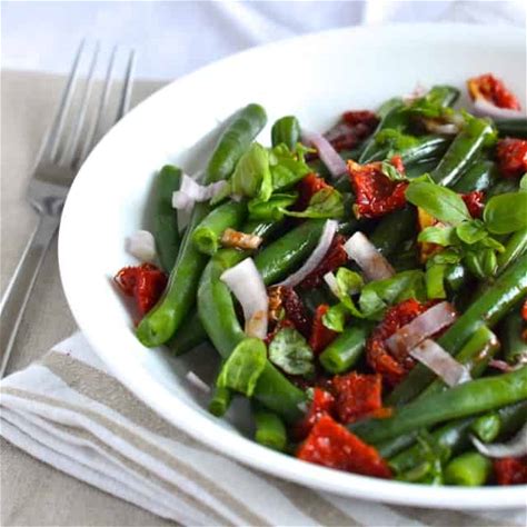 green-bean-salad-with-sun-dried-tomatoes-and-basil image