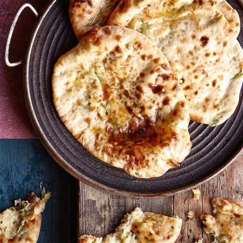 naan-bread-with-cheese-and-chiles-leites image