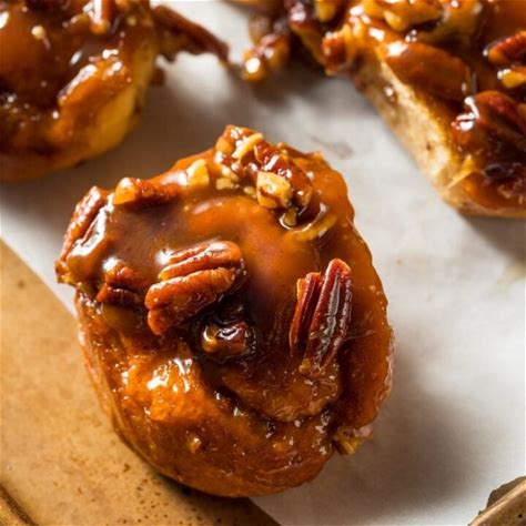 butterscotch-rolls-with-pecans-1960s-click-americana image