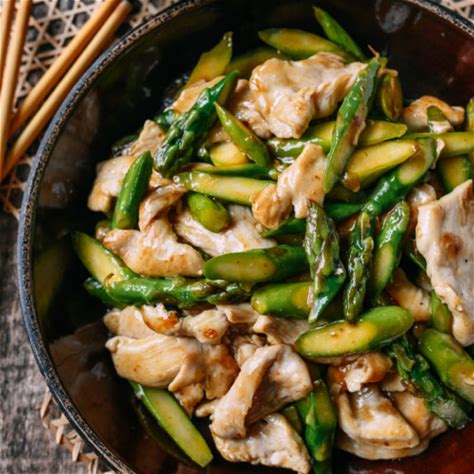 chicken-asparagus-stir-fry-quick-easy image