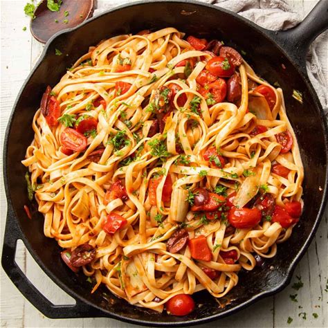 easy-mediterranean-pasta-connoisseurus-veg image