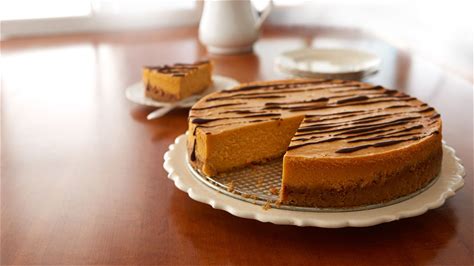 butterscotch-cheesecake-with-chocolate-drizzle image