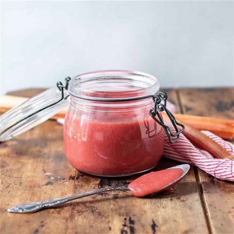rhubarb-sauce-10-mins-veggie-desserts image