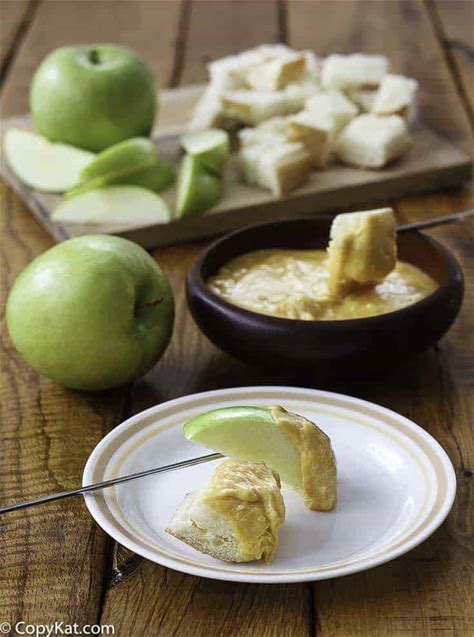 copycat-melting-pot-cheddar-cheese-fondue image