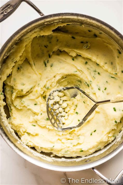 sour-cream-and-chive-mashed-potatoes-the image