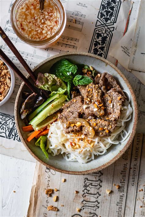vietnamese-beef-noodle-salad-bun-bo-xao-cooking image