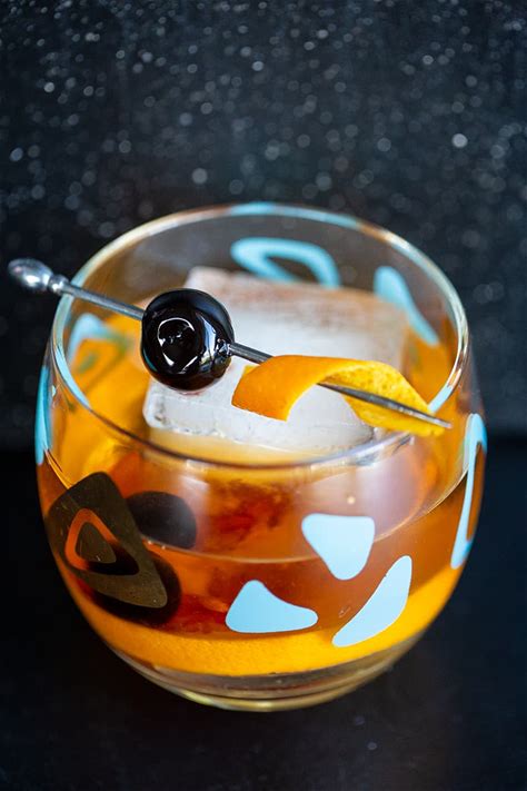 the-perfect-old-fashioned-cocktail-the-kitchen-magpie image