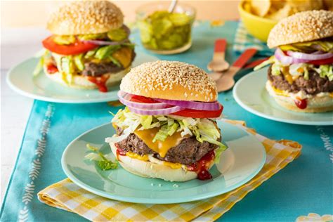best-classic-cheeseburger-recipe-how-to-make-a image