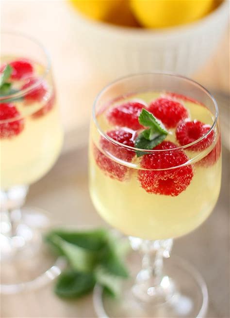 raspberry-limoncello-and-prosecco-cooler-creative image