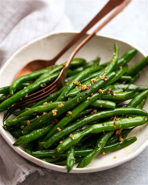 sauted-green-beans-with-garlic-recipetin-eats image