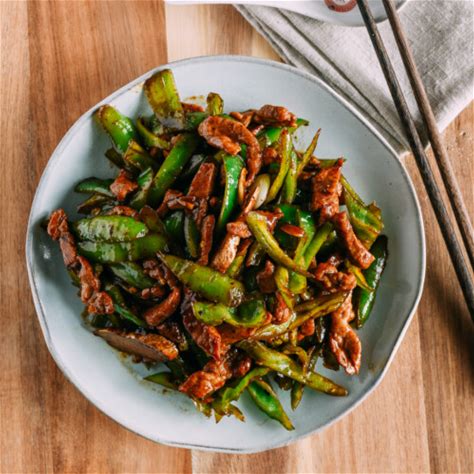 pork-and-pepper-stir-fry-辣椒小炒肉-the-woks-of-life image
