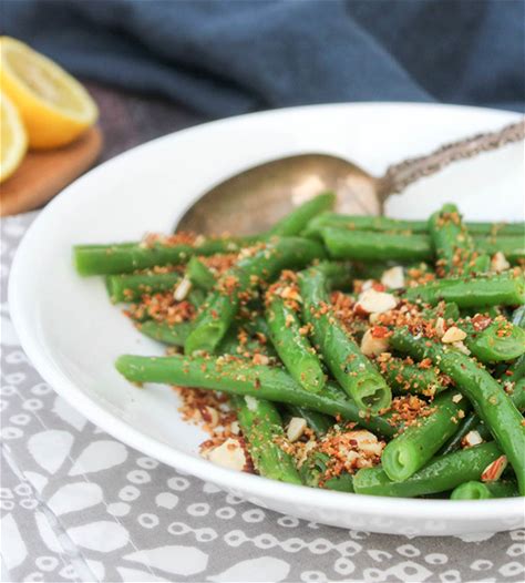 green-beans-with-almonds-an-easy-and-elegant-side image