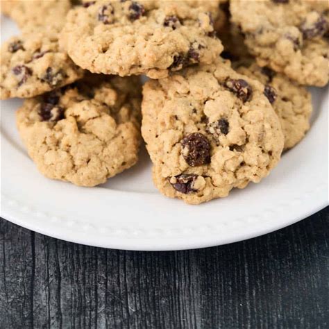 old-fashioned-oatmeal-raisin-cookies-hearts image