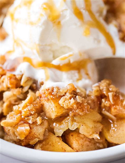old-fashioned-easy-apple-crisp-the-chunky-chef image