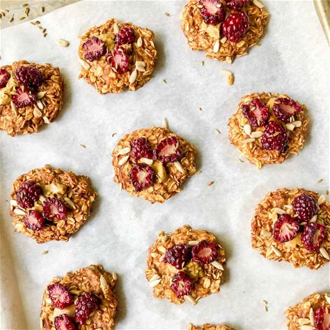 healthy-breakfast-cookies-with-blackberries-and-fennel image