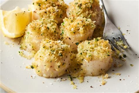 baked-scallops-recipe-easy-with-bread-crumbs-the image