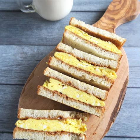 nut-butter-and-omelet-sandwich-cooking-in-chinglish image