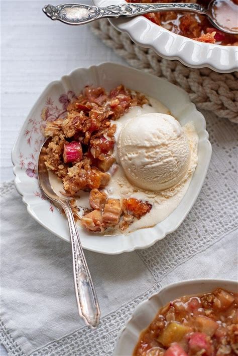 rhubarb-crisp-with-oat-almond-topping-vintage-kitty image