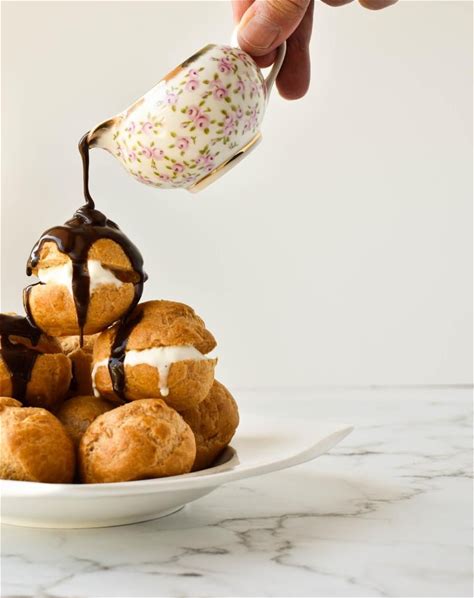 how-to-make-chocolate-sauce-for-profiteroles-wheel image